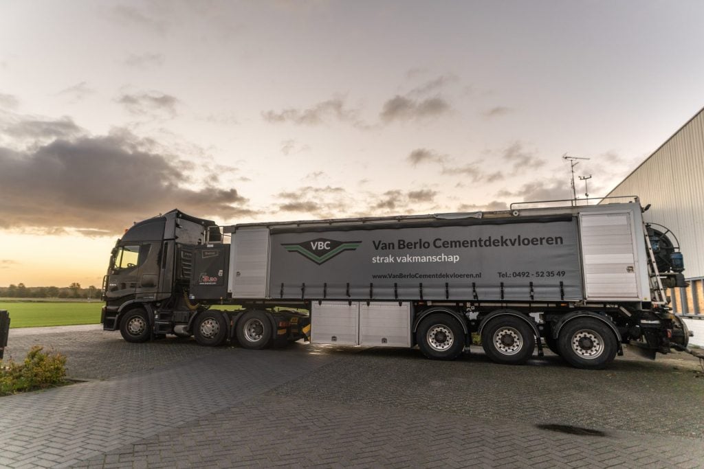 Truck Van Berlo cementdekvloeren